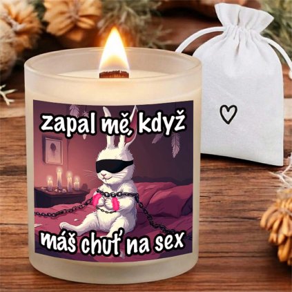 Krásná svíčka s praskajícím knotem Zapal mě, když máš chuť na sex
