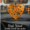 Dřevěná vůně do auta –  Srdíčka