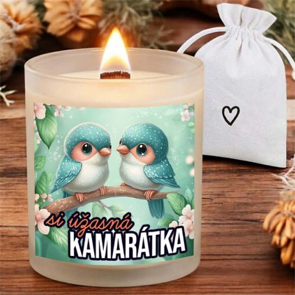 Krásna sviečka s praskajúcim knôtom - Úžasná kamarátka