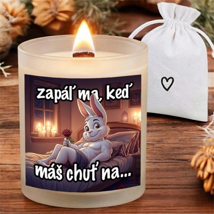 Krásna sviečka s praskajúcim knôtom - Pán králik