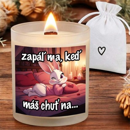 Krásna sviečka s praskajúcim knôtom - Pani králiková
