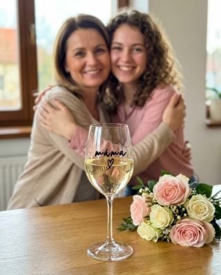 ❤️ Brzy bude Den matek (10. 5.) – potěš tu svou dárečkem od srdce 🥂 Sklenička pro chvíle klidu, které si zaslouží 💐 Pro...