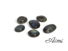 Madagaskarské Labradoritové Dlaňové Kamene (približne 17-40g 35-50mm) (Varianta Madagaskarské Labradoritové Dlaňové Kamene (približne  17-40g 35-50mm))