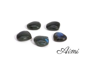 Madagaskarské Labradoritové Srdiečkové Kamene (približne 17-31g 30-40mm) (Varianta Madagaskarské Labradoritové Srdiečkové Kamene (približne 17-31g 30-40mm))