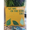 Bavlnená Obliečka na Vankúš s Potlačou - We are Leaves - Žltá, Modrá a Prírodná (Varianta We are Leaves - Žltá, Modrá a Prírodná)