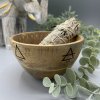 Drevená Rituálna Miska na Vykurovacie Zväzky – Štyri Elementy – 12x7 cm (Varianta Drevená Rituálna Miska na Vykurovacie Zväzky – Štyri Elementy – 12x7 cm)