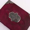 Červený Zápisník z Hrubej Kože – Zinkový Dekor Hamsa – 200 Strán s Ozdobným Okrajom – 26 x 18 cm (Varianta Červený Zápisník z Hrubej Kože – Zinkový Dekor Hamsa – 200 Strán  s Ozdobným Okrajom – 26 x 18 cm)