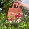 Plstená Taška s Motívom Hubovej Záhrady - 35x27cm
