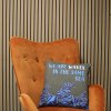 Bavlnená Obliečka na Vankúš s Potlačou - We are Waves - Sivá, Modrá a Prírodná (Varianta We are Waves - Sivá, Modrá a Prírodná)