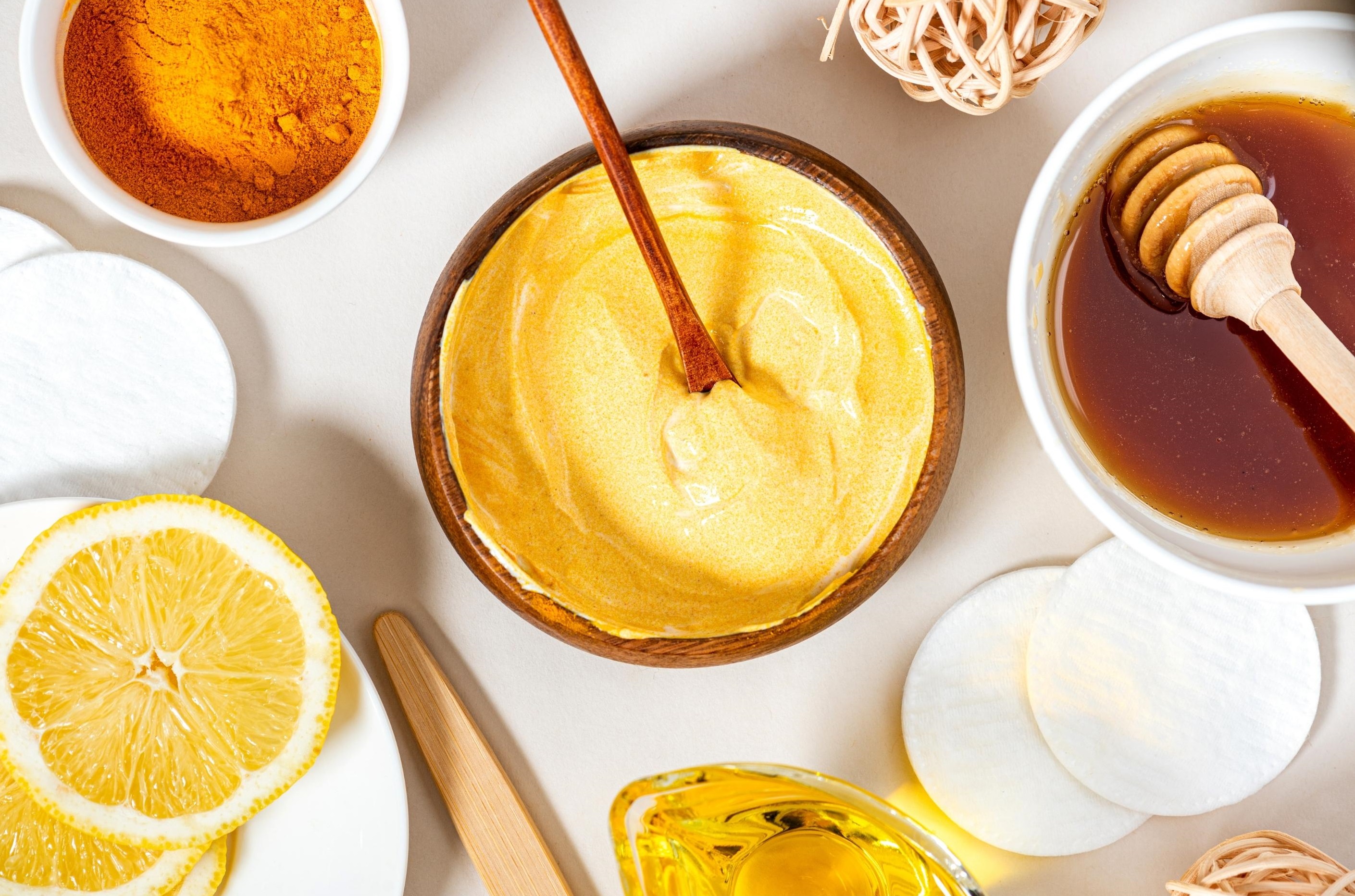 10 tipů na domácí přírodní péči o pleť a vlasy