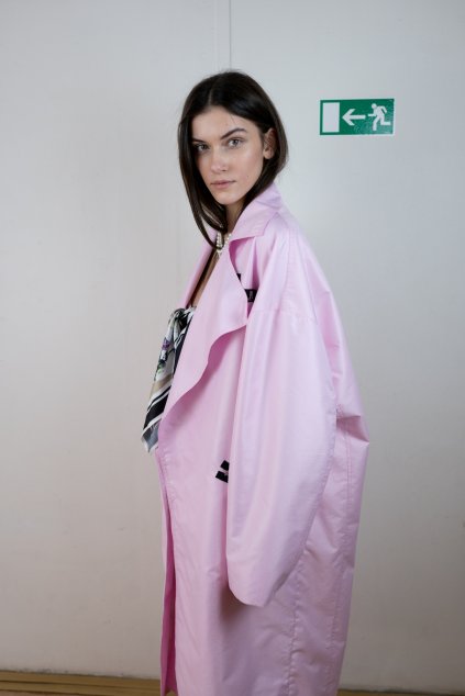 baby pink oversize long coat timeless design cool youth sakura fashion brand strong opinion svetlo ružový veľký plášť nepremokavý AiM