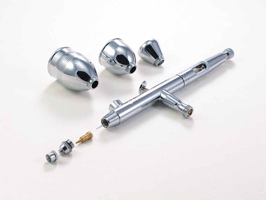 ESKAIR – UN AIRBRUSH ECHILIBRAT PENTRU CEI CARE VOR SĂ LUCREZE, NU SĂ EXPERIMENTEZE