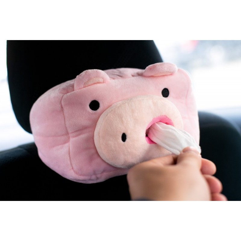 Plüss malacka az autóban papírzsebkendőknek