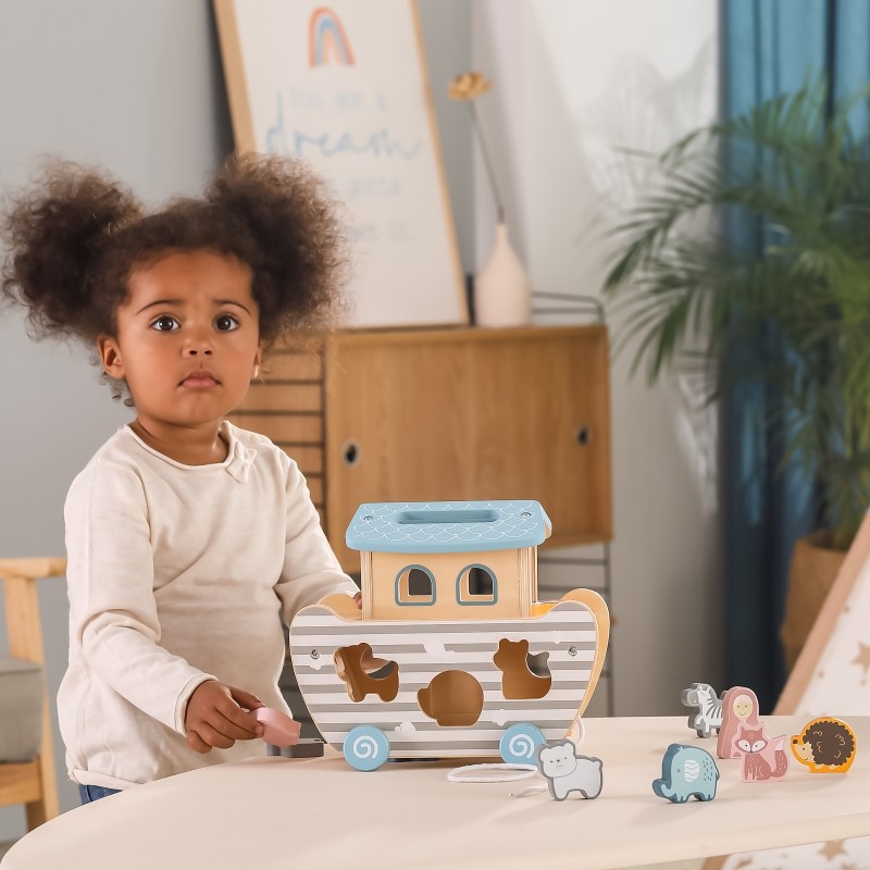 Fából készült Noé bárkája kockák elhelyezéséhez