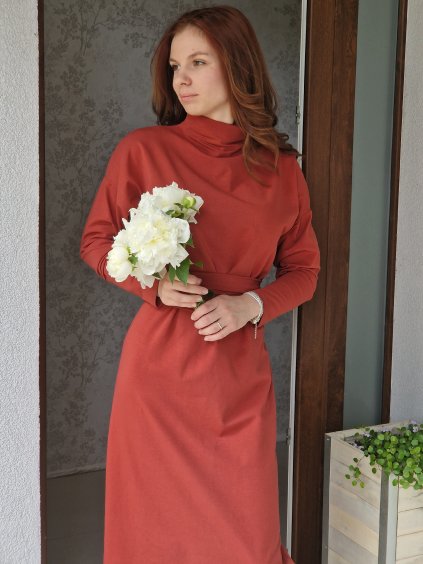 Celia Rust – elegantné šaty v minimalistickom duchu