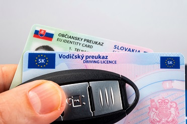 Elektromotocykle a elektroskútre: Kedy potrebujete vodičský preukaz a registráciu?