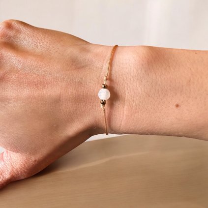 Element - Minimalistický náramek z minerálů na přání (Velikost 14 - 18 cm, Barva doplňkových korálků Zlatá, Minerál Červený achát)
