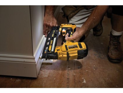 KLINCOVACKA 18V DEWALT DCN660N