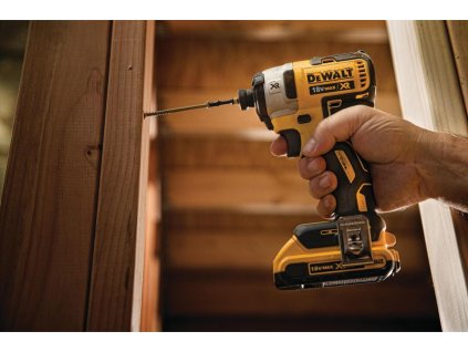 Uťahovač rázový 1/4" 205Nm 18V XR bez AKU bezuhlíkový DEWALT DCF887N