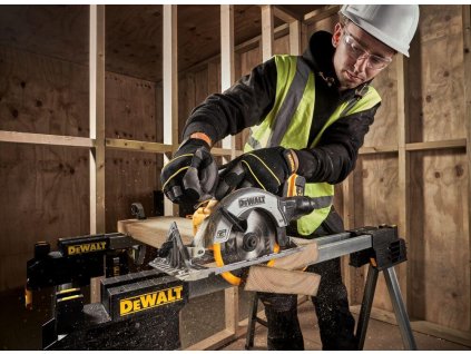 Píla kotúčová 165mm 18V XR 2x5,0Ah bezuhlíková DEWALT DCS565P2