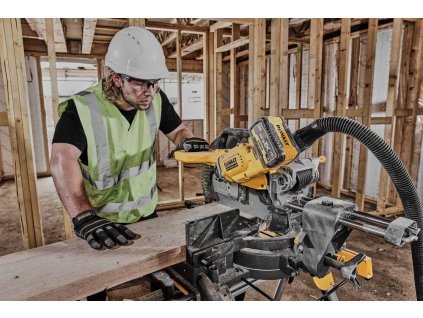 PILA POKOSOVA 54V FLEXVOLT 305mm S REKUPERACIOU bez AKU DEWALT DCS781N