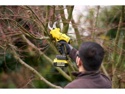 Nožnice na konáre 18V FatMax V20 strih 32mm bez AKU FATMAX SFMCPP32B