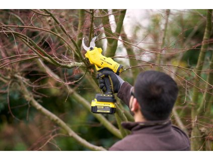 Nožnice na konáre 18V FatMax V20 strih 32mm 1x4.0Ah FATMAX SFMCPP32M1