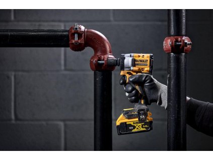Uťahovač rázový 3/8" krúžok 406Nm 18V bez AKU bezuhlíkový DEWALT DCF923N