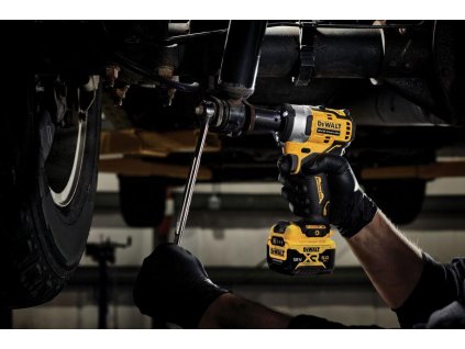 Uťahovač rázový 1/2" krúžok 340Nm 12V 2x5,0Ah bezuhlíkový DEWALT DCF901P2