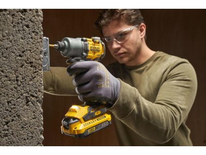 Uťahovač rázový 203Nm V20 18V 2x2,0Ah nabíjačka kufor FATMAX SFMCF830D2K