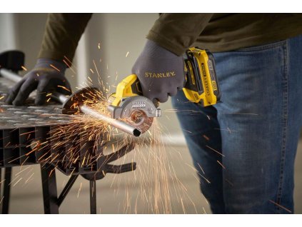 Rezačka univerzálna Aku FATMAX® V20 18 V bez batérie a nabíjačky FATMAX SFMCM300B