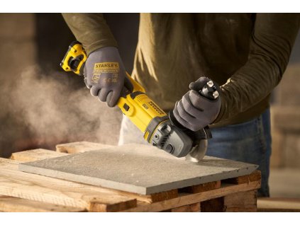 Brúska uhlová Aku FATMAX® V20 18 V bez batérie a nabíjačky FATMAX SFMCG300B