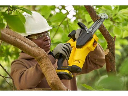 Píla reťazová ručná Aku 18 V FATMAX® V20, 15cm, bez batérie a nabíjačky FATMAX SFMCPS415B