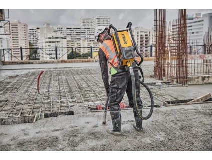Vibrátor POWERSHIFT™ batohový bez AKU DEWALT DCPS310N