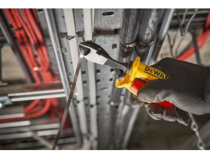 Kliešte elektrikárske bočné štiepacie DEWALT DWHT82801-0