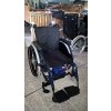 Invalidní vozík s přídatným pohonem pro obsluhu