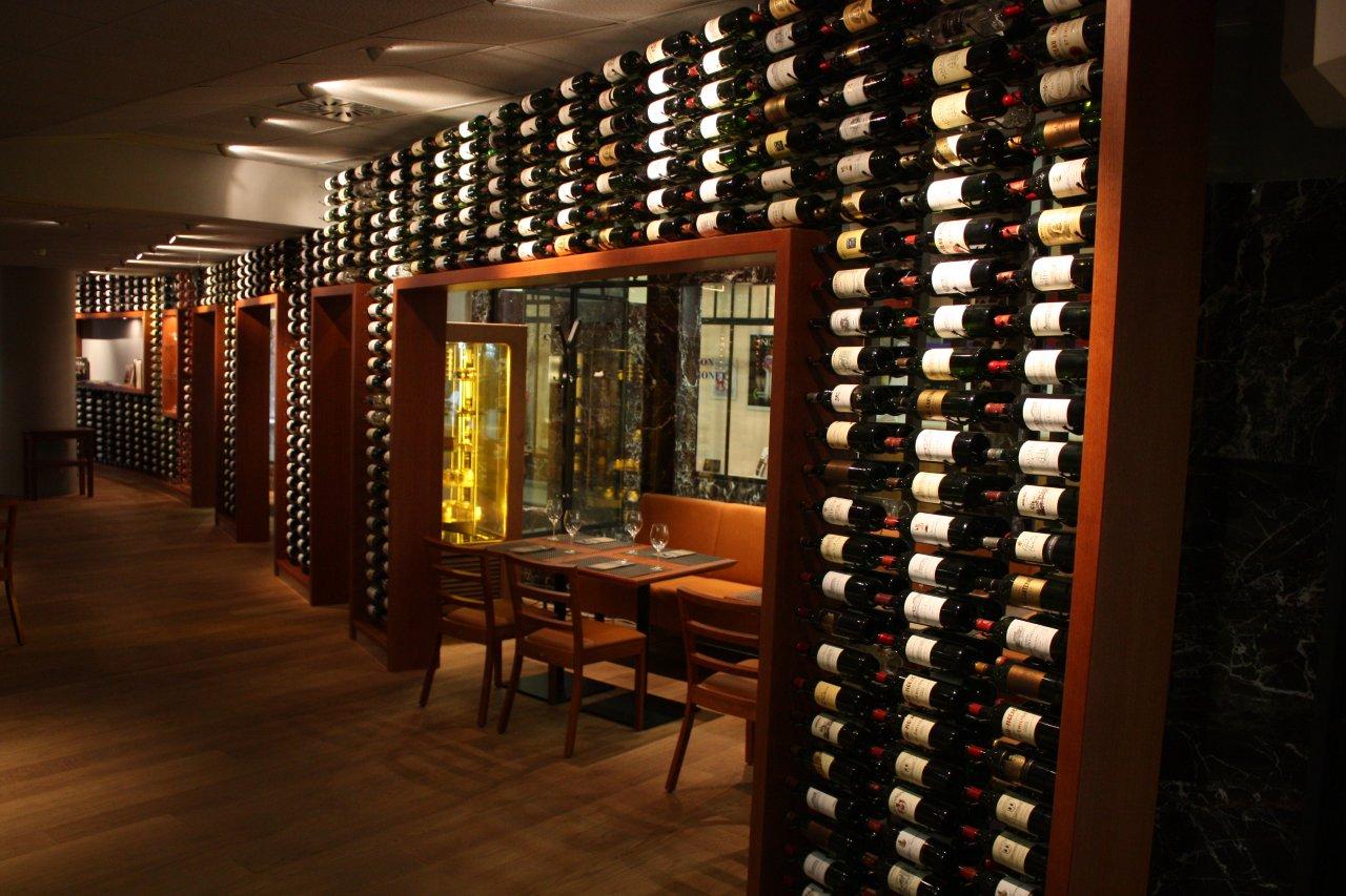 Elegantní skladování vína v architektonickém prostoru