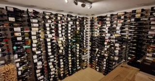 Na exkurzi dalšího našeho aktivního vinného sklepa v krásném moderním domě na brněnských Vinohradech. Sklep jsme vybavili...