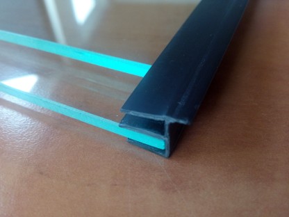 Plastová lišta pro krycí skla (1dm)