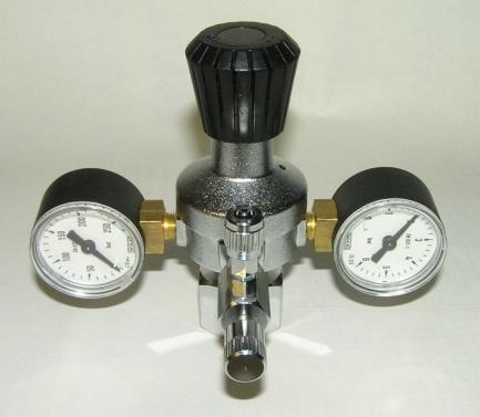 CO2 redukční jehlový ventil s manometry (x)