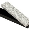 Dárková krabička na náramek – elegantní černobílý spirálový vzor, sametová výstelka, rozměr 205 × 45 mm.