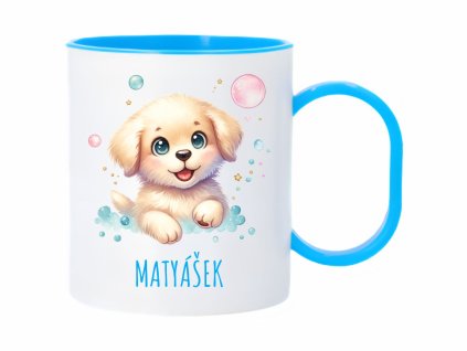 Plastový hrnek s roztomilým pejskem a modrým ouškem, personalizovaný jménem.