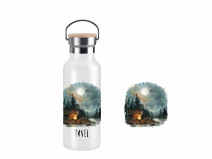 Dvoustěnná nerezová termoska s motivem akvarelové chaty u jezera pod noční oblohou a možností personalizace.