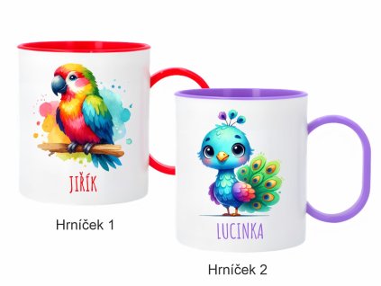 Sada plastových hrnků s akvarelovým motivem papouška a páva, každý hrnek o objemu 300 ml