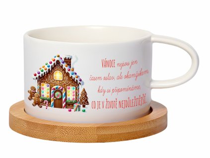 Hrnek makronka 200 ml s motivem perníčkového domečku, perníčků a barevných ozdob na bambusovém podšálku. Vánoční designový hrnek.