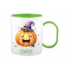 Plastový hrnek s veselou dýní v kouzelnickém klobouku a malým pavoukem, Halloween edice.