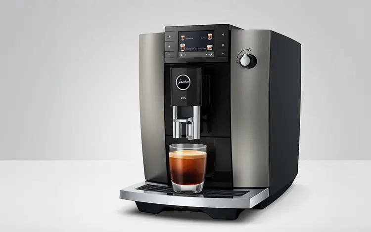JURA E6 – nadčasový design