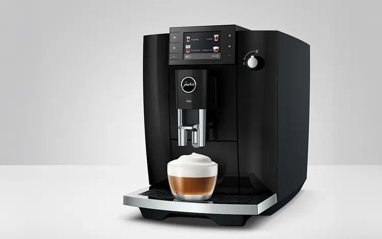JURA E6 Piano Black – nadčasový design