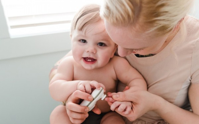 Ako sa starať o nechty novorodenca? Strihať, pilníkovať alebo kombinovať?