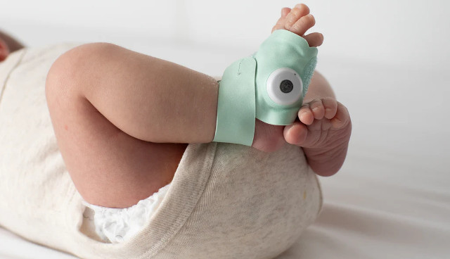 Bezpečný spánok novorodenca: Prečo zvážiť monitor dychu?